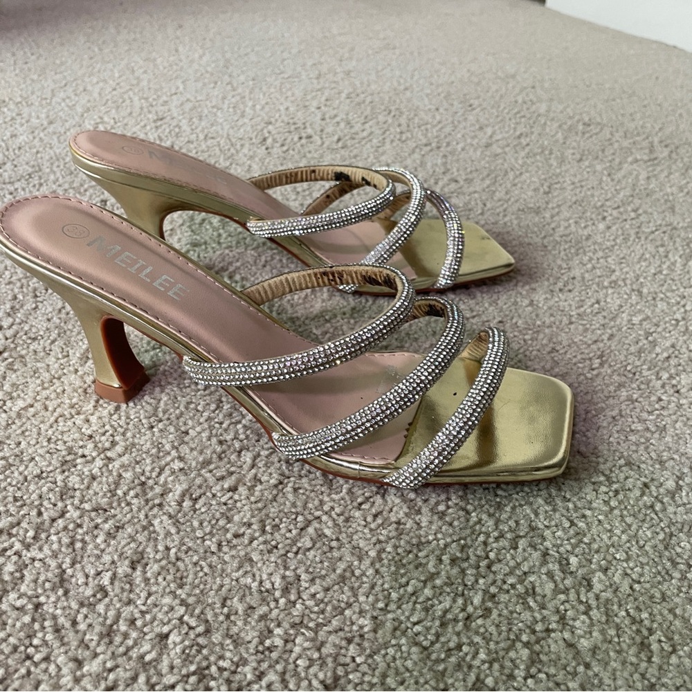 Sparkly golden shoes with stones